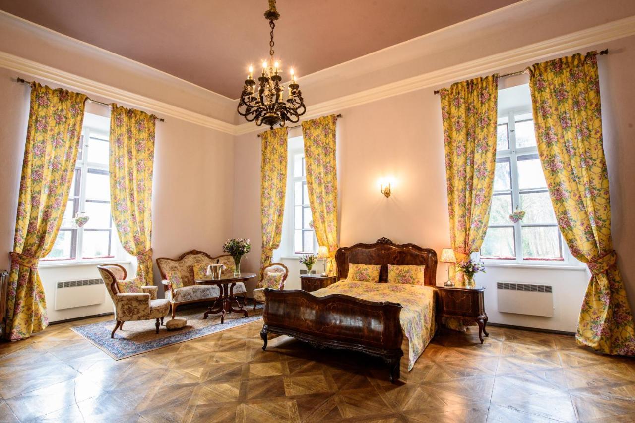 Chateau Hostacov Hotel Exterior photo